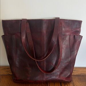 Duluth trading co. Made in USA Elegant Dark Red Leather Tote side pockets. Ziper